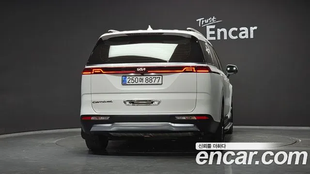 Kia Carnival 2021 thumb 4