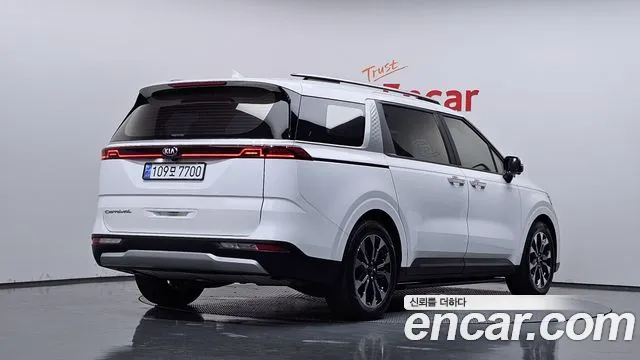 Kia Carnival 2021 thumb 2
