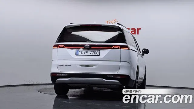 Kia Carnival 2021 thumb 4