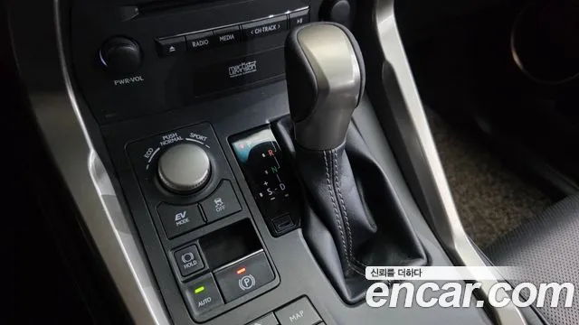 Lexus NX 2016 thumb 9
