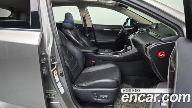 Lexus NX 2016 thumb 11