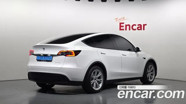 Tesla Model Y 2022 thumb 2