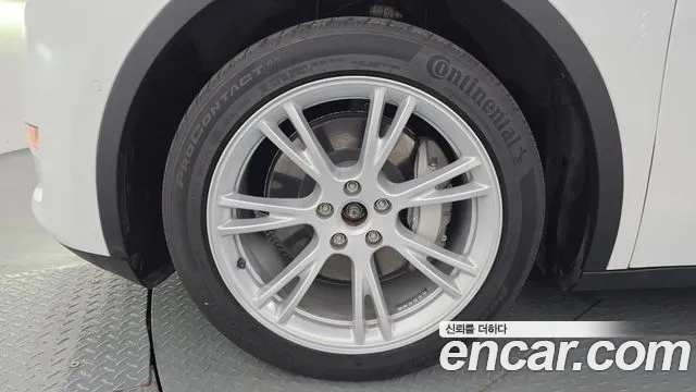 Tesla Model Y 2022 thumb 5