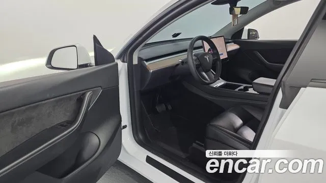 Tesla Model Y 2022 thumb 10
