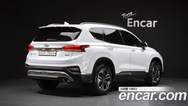 Hyundai Santa Fe 2018 thumb 2