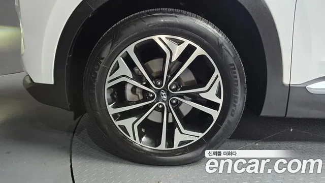 Hyundai Santa Fe 2018 thumb 5