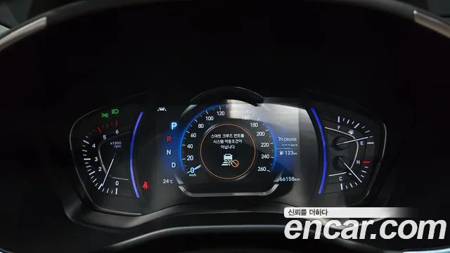 Hyundai Santa Fe 2018 thumb 8