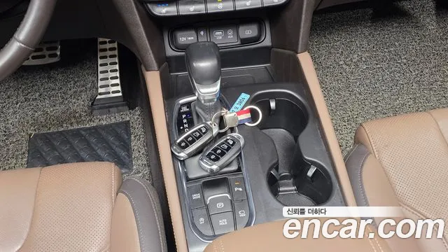 Hyundai Santa Fe 2018 thumb 9