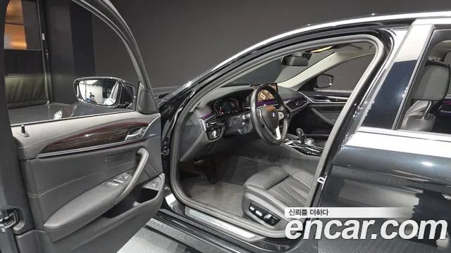 BMW 5-Series 2022 thumb 10