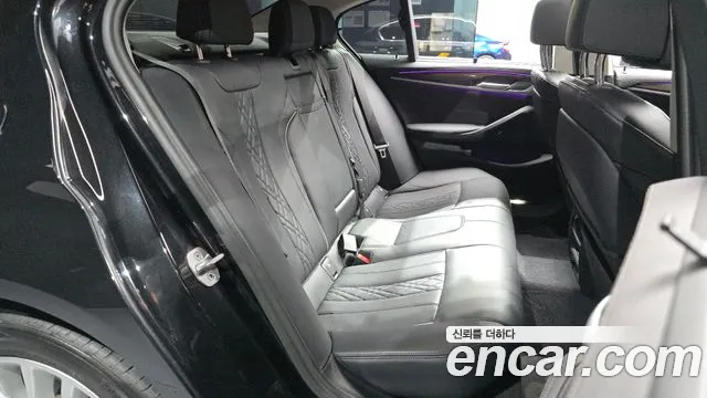 BMW 5-Series 2022 thumb 11