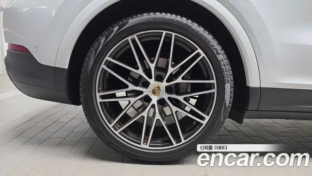 Porsche Cayenne 2023 thumb 5