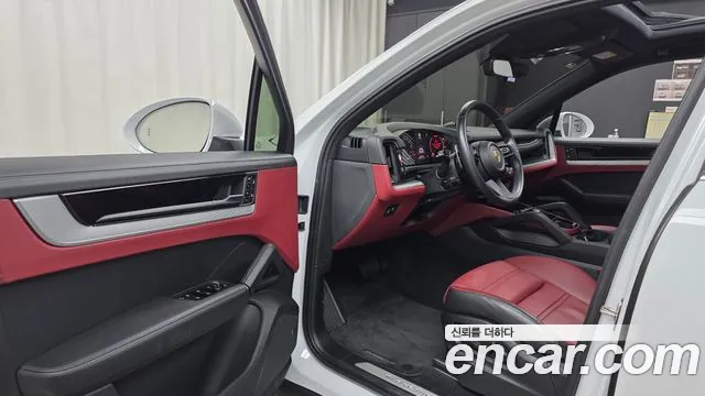 Porsche Cayenne 2023 thumb 10