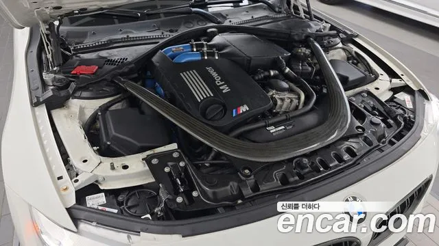 BMW M4 2015 thumb 6
