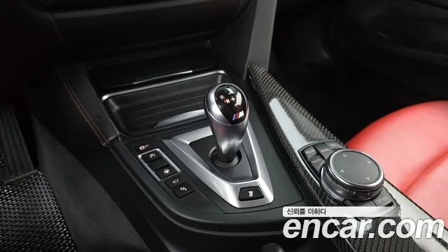 BMW M4 2015 thumb 9