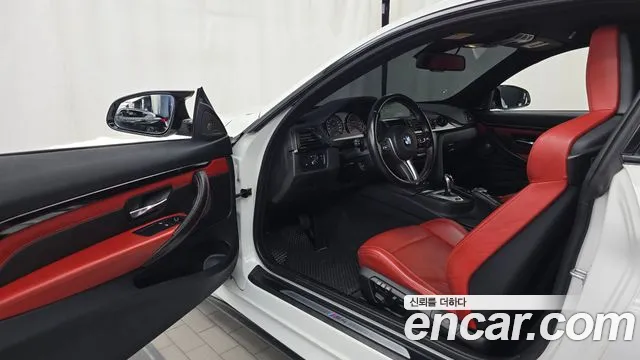 BMW M4 2015 thumb 10