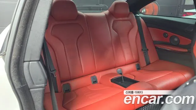 BMW M4 2015 thumb 12