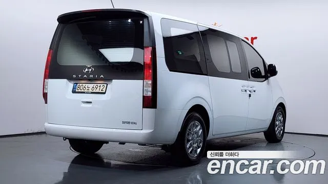 Hyundai Staria 2022 thumb 2
