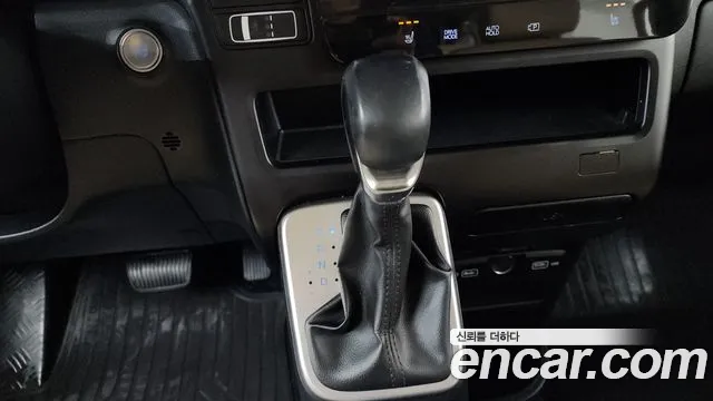 Hyundai Staria 2022 thumb 9