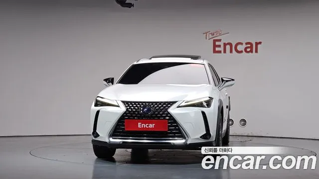 Lexus UX 2022 thumb 2