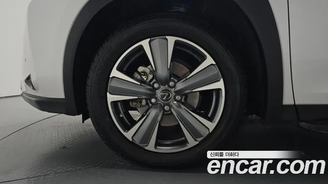 Lexus UX 2022 thumb 4