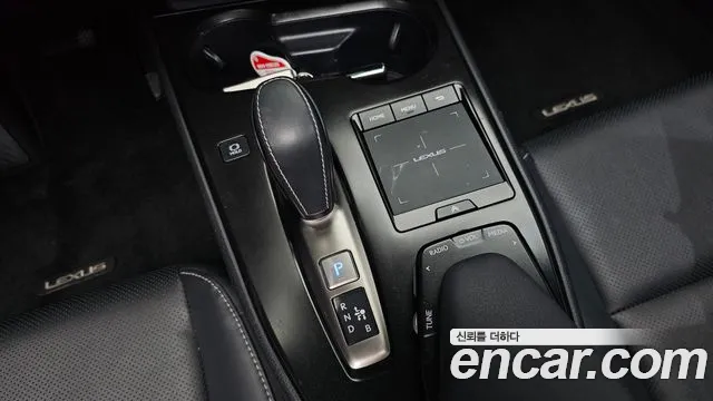 Lexus UX 2022 thumb 8