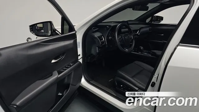 Lexus UX 2022 thumb 9