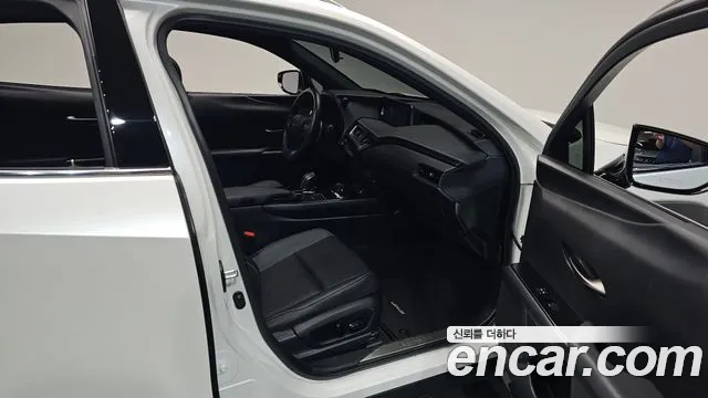 Lexus UX 2022 thumb 10