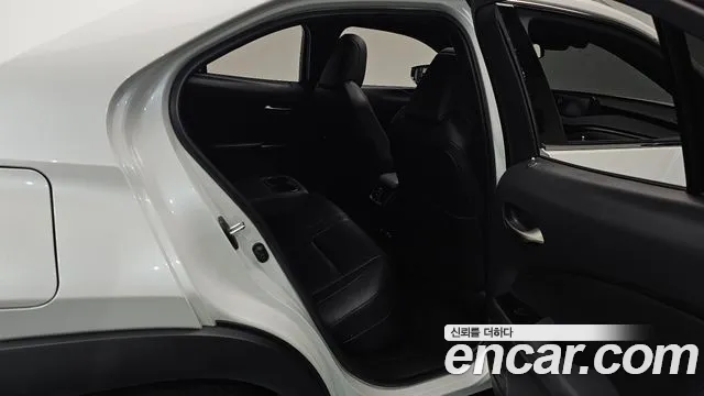 Lexus UX 2022 thumb 11