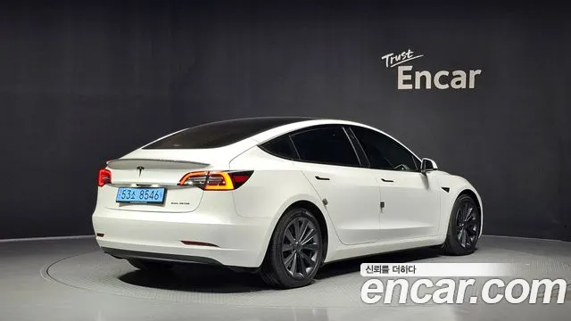 Tesla Model 3 2022 thumb 2