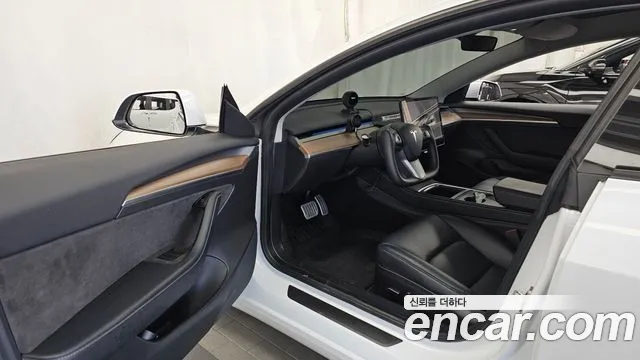 Tesla Model 3 2022 thumb 10