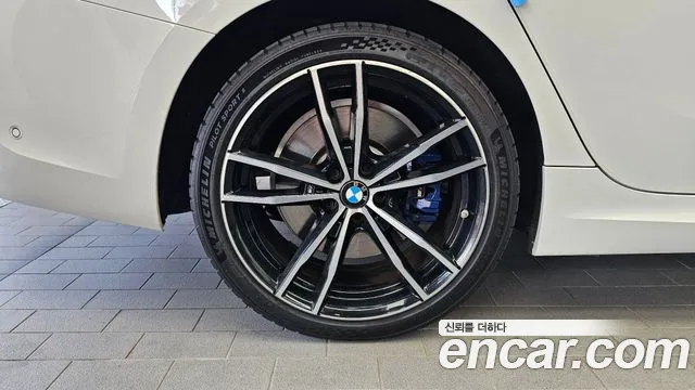 BMW 3-Series 2021 thumb 5