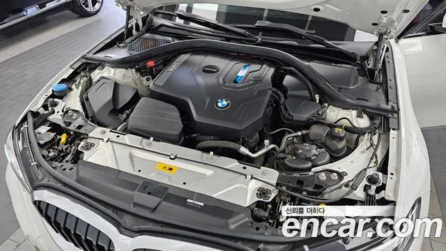BMW 3-Series 2021 thumb 6