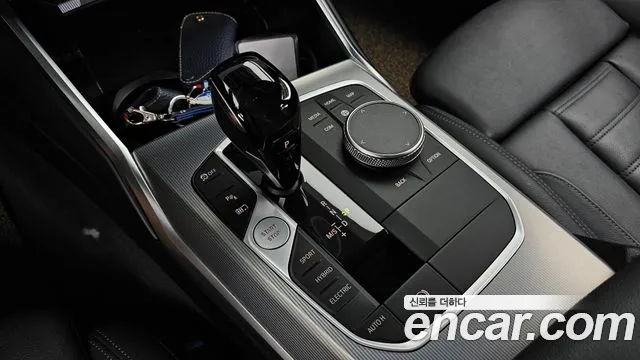BMW 3-Series 2021 thumb 9