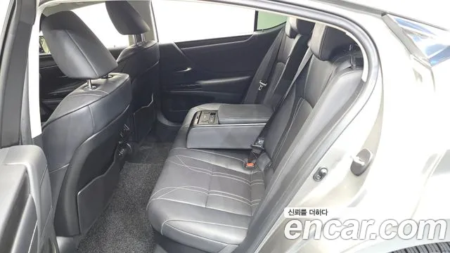 Lexus ES 2023 thumb 11