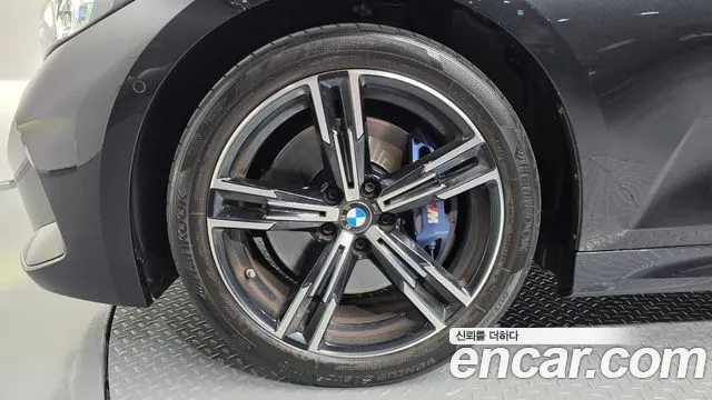 BMW 3-Series 2023 thumb 5