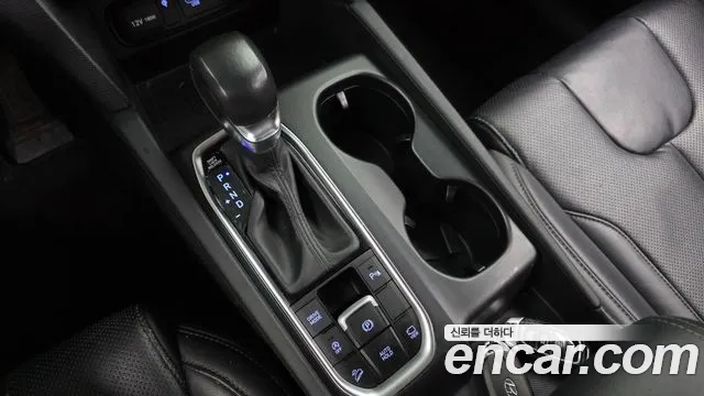 Hyundai Santa Fe 2018 thumb 9