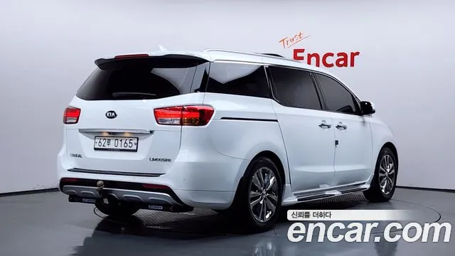 Kia Carnival 2015 thumb 2