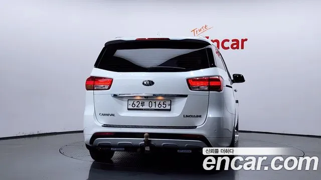 Kia Carnival 2015 thumb 4