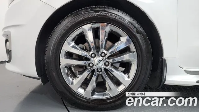 Kia Carnival 2015 thumb 5