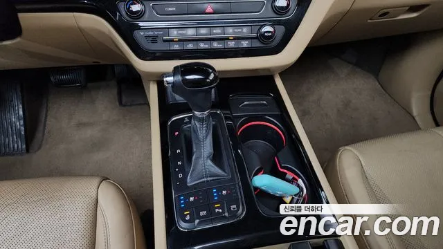 Kia Carnival 2015 thumb 9