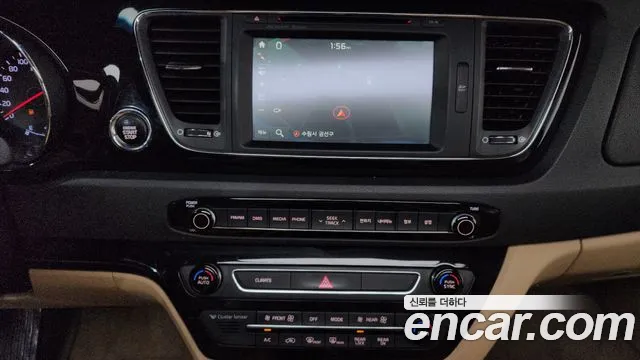 Kia Carnival 2015 thumb 12