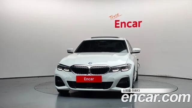 BMW 3-Series 2021 thumb 3