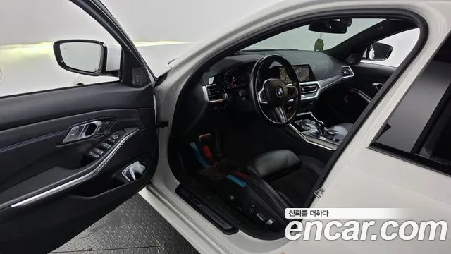 BMW 3-Series 2021 thumb 10