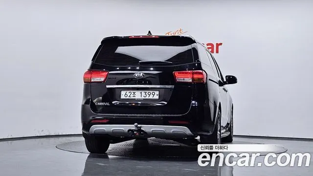 Kia Carnival 2017 thumb 4