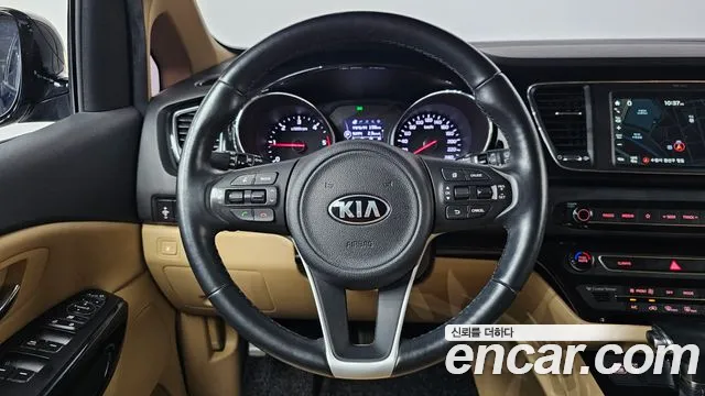 Kia Carnival 2017 thumb 12