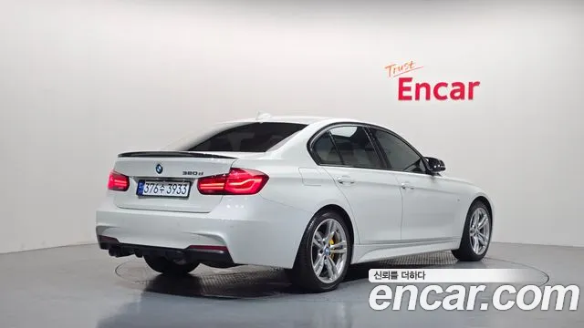 BMW 3-Series 2018 thumb 2
