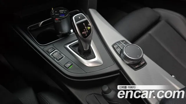 BMW 3-Series 2018 thumb 9