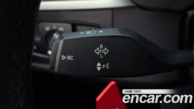 BMW 3-Series 2018 thumb 12