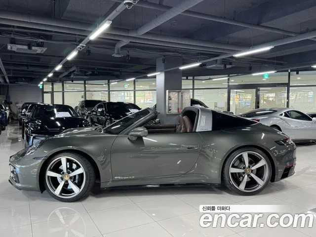 Porsche 911 2021 thumb 3