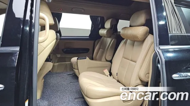 Kia Carnival 2018 thumb 11